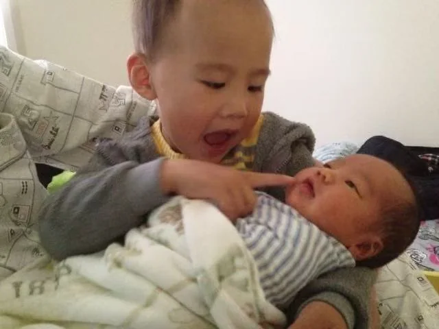 Kent holding his baby brother Dan
